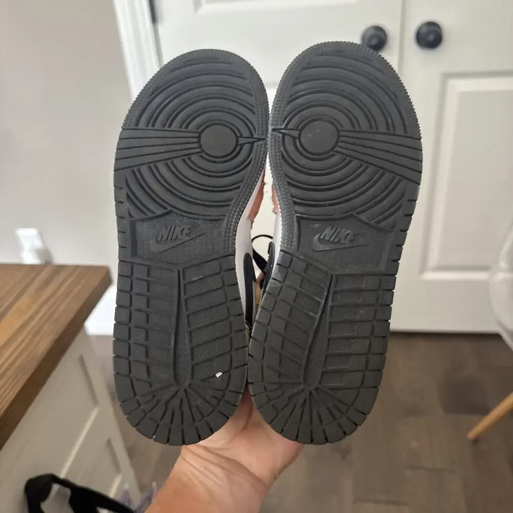 Jordan 1 mid SE Flight Club Grade School 3.5Y